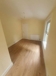 3 Bedroom Terrace House with on Street Parking and Garden thumb-116370