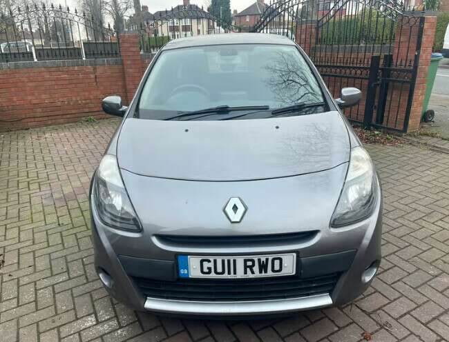 2011 Renault Clio Dynamique TomTom FSH 12 months MOT Cheap to insure thumb-119199