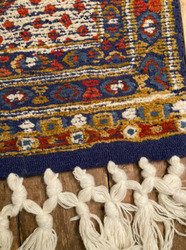 Beautiful blue 5 x 7 Handtufted Wool Rug Excellent condition thumb-119783