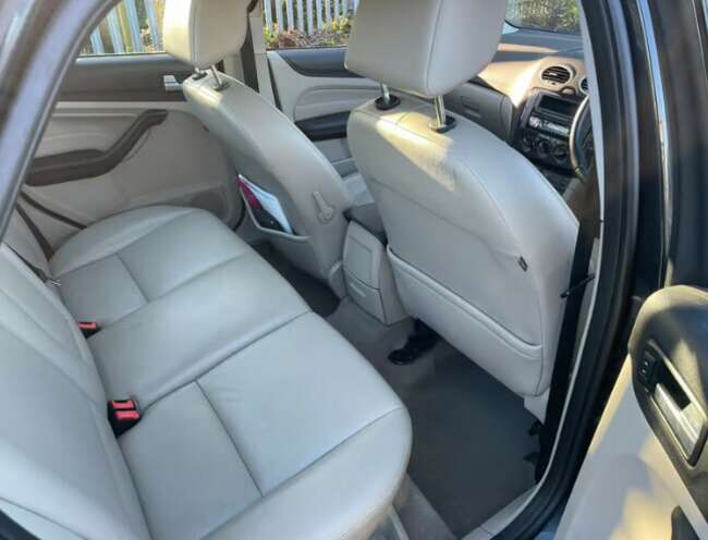 2006 Ford Focus Ghia Full Leather Interior, Low Mileage thumb-121217