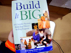 Build it Big: 101 Insider Secrets from Top Direct Selling Experts Paperback_FBAPrep-UK-0793192773