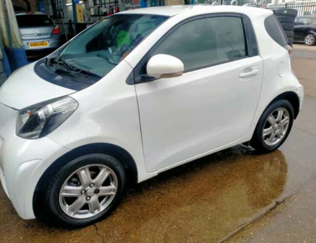 2009 Toyota iQ 2 thumb-129820