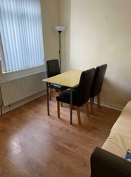House to Let (5 Bedroom Student Accommodation)