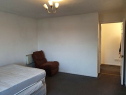 2 Bedroom Flat in Dagenham thumb-22251