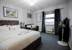 12 Luxury Bedroom Hotel E12Lx Turn Over £18,000 Per Week