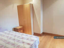 2 Bedroom Flat in Brenthurst Road thumb-47692