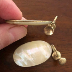 Antique 1900s Art Deco Creamy Mother Of Pearl Oval Drop Screw Back Earrings thumb-48090