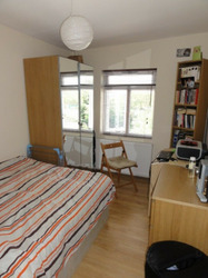 2 Bedroom 3 Room Flat Very Close to Shops and Transport