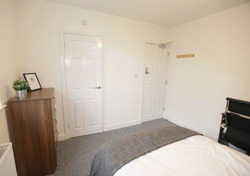 1 Beautiful Ensuite to Rent - Room thumb-49144
